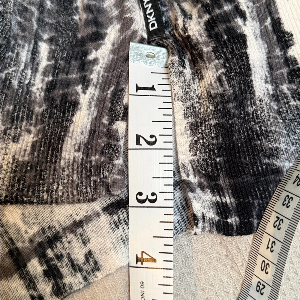 DKNY sz L Black white watercolour inkstroke pattern fine knit sweater side slit - Picture 8 of 9